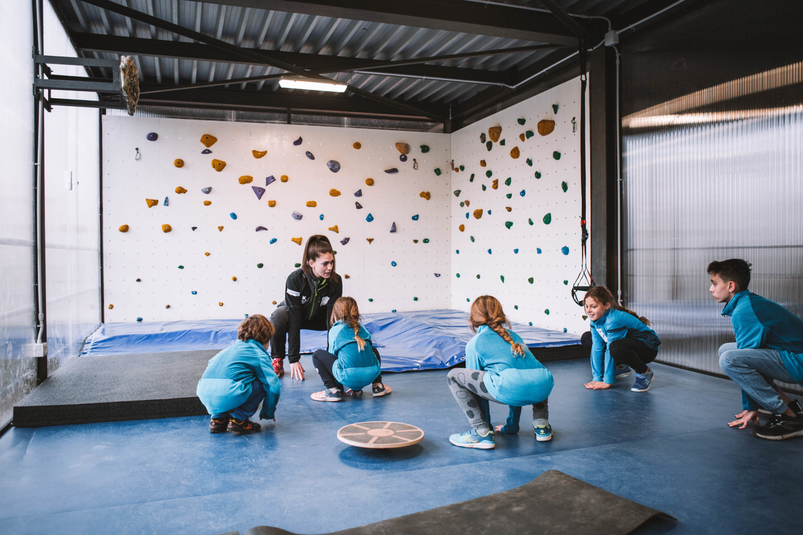 Arrampicata sportiva Indoor per scuole infanzia e primarie - Xmountain  Guide alpine